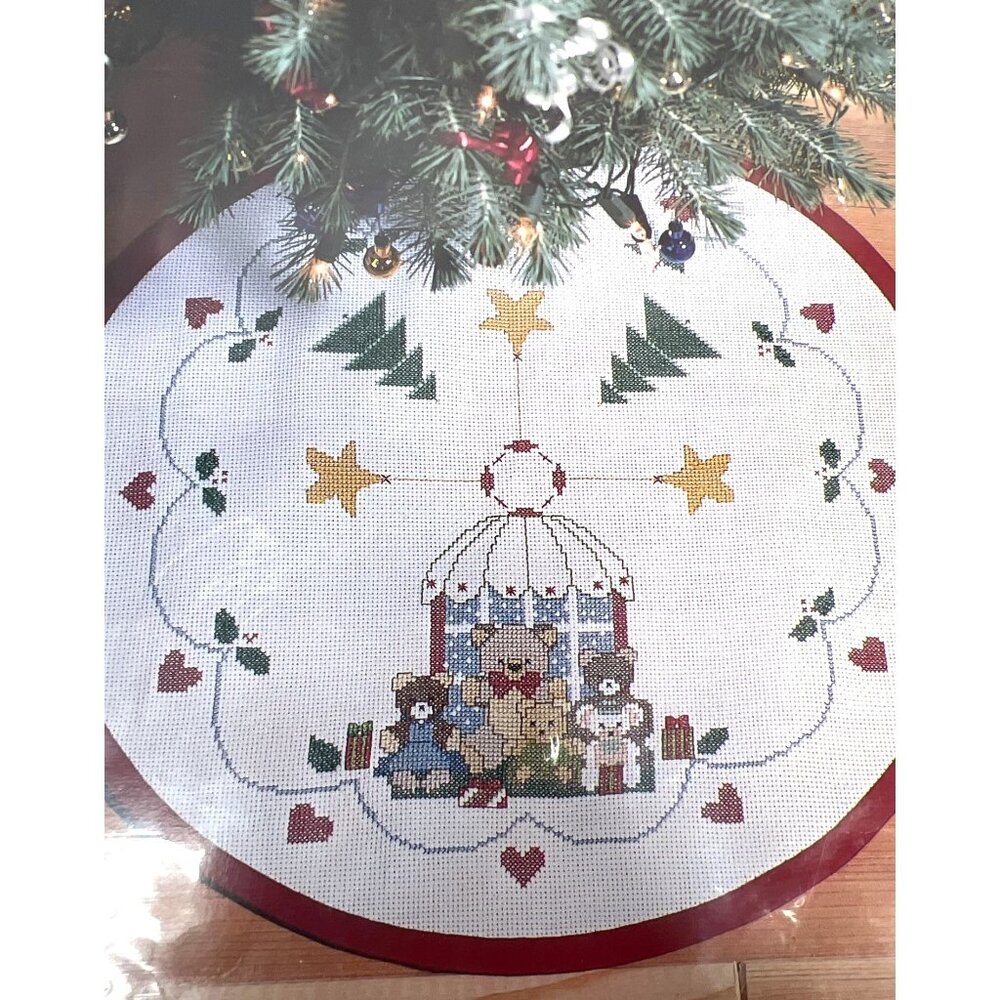 HOBBY KRAFT Cross Stitch Kit #9236 THREE BEARS 16" Mini Christmas Tree Skirt